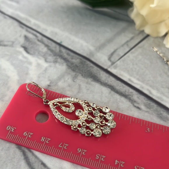 Tear drop chandelier bling earrings unbranded - Picture 4 of 5